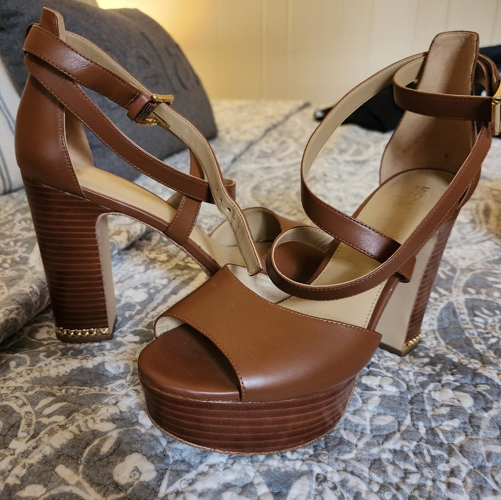 Michael Michael Kors leather platform heels size 8